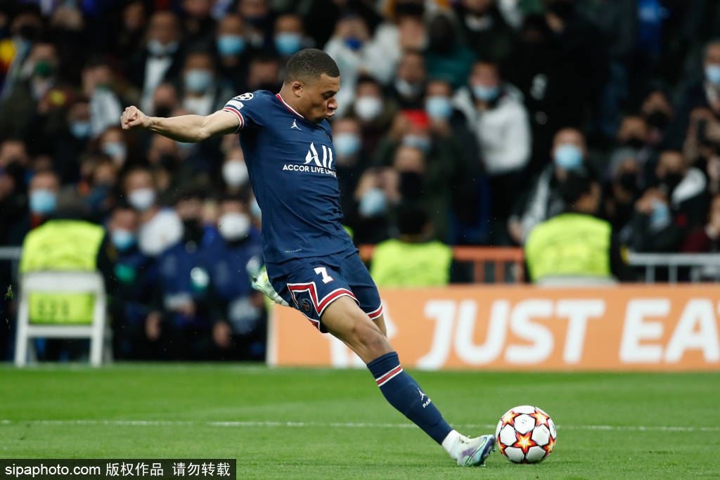 丹布：刚来国米劳塔罗踢球很自私，但现在他是完全的团队球员（丹布：劳塔罗初到国米踢得偏独，如今已成长为彻底的团队型球员）