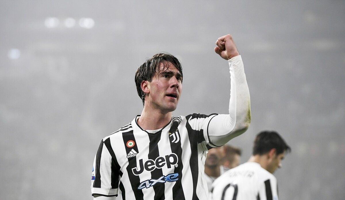 梅西带领迈阿密国际赢得美职联总冠军，实现越级登顶，展现超强实力。