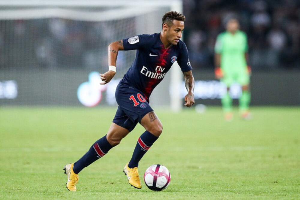 半场战报：阿贾克斯0-0加拉塔萨雷，双方破门乏术