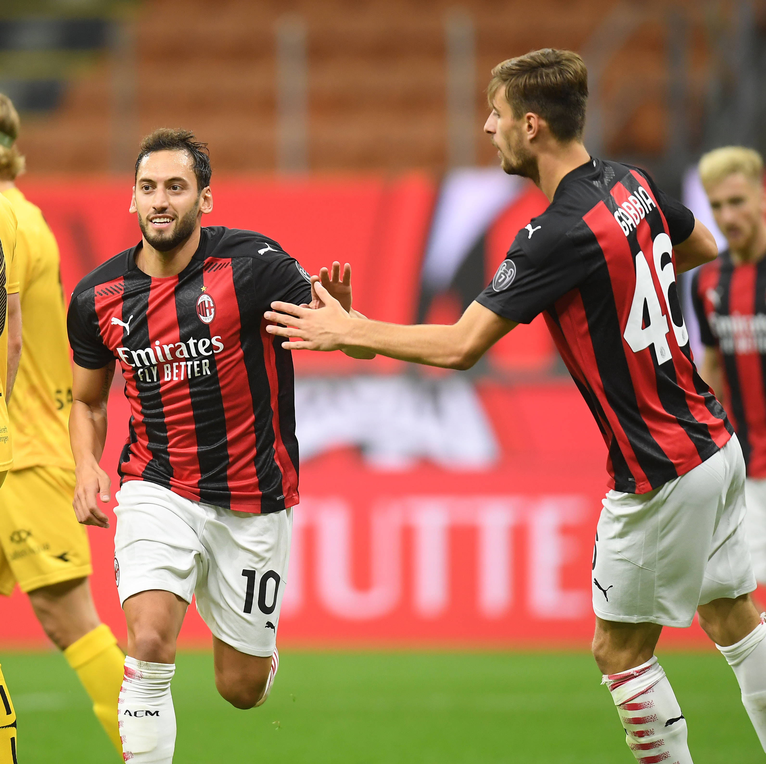 天空体育：丹·伯恩肋骨骨折+肺部受伤，可能缺席4-6周（天空体育：丹·伯恩肋骨骨折并伤及肺部，预计缺阵4至6周）